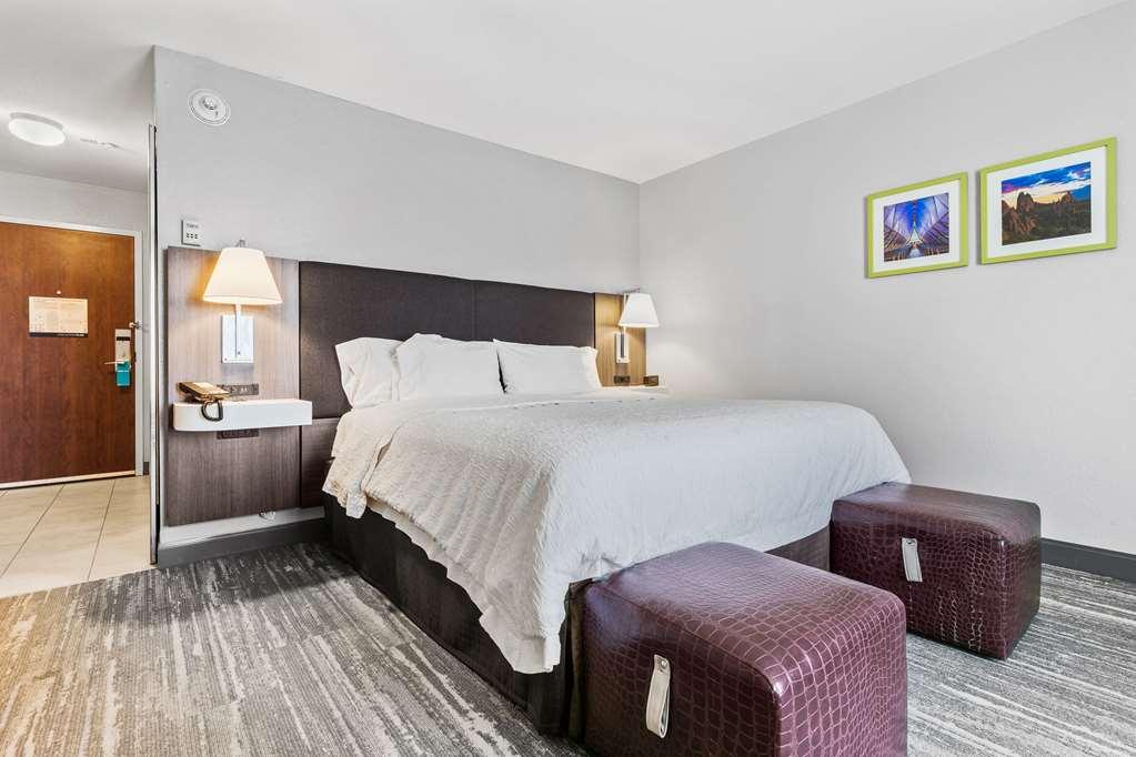 Hampton Inn & Suites Colorado Springs-Air Force Academy/I-25 North Room photo